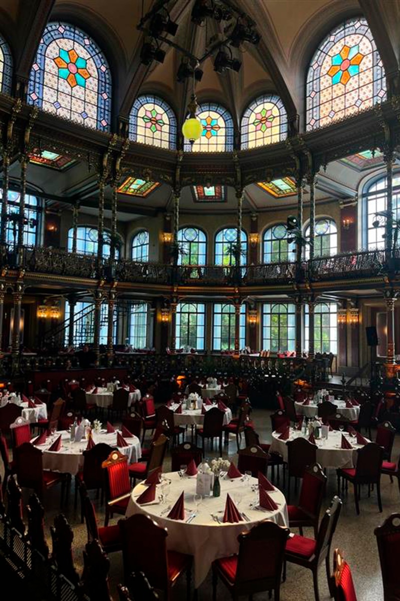 Festliche Eindeckung im Kurhaus von Göggingen.